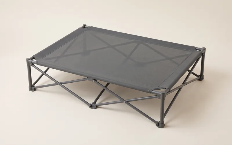 Le couchage surélevé à toile tendue : de l'air, pas du moelleux