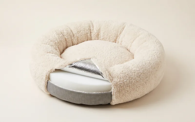 Le coussin donut pour chat : ce qui departage deux modeles identiques en photo