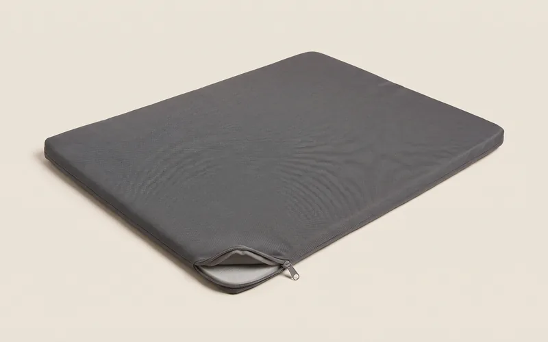 Le tapis de couchage fin : ce qu'il fait mieux qu'un panier